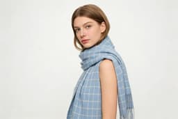 Checked polyester scarf - fabric detail