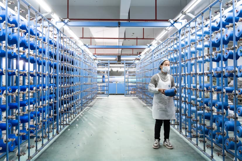 Yarn warehouse with color selection